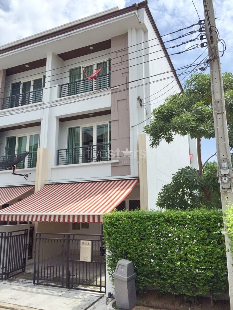 townhouse 3 chambres avec piscine commune proche lycee francais