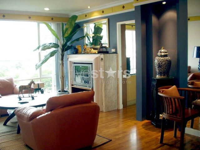 1 bedroom spacious condo for rent close to the BTS Asoke station
