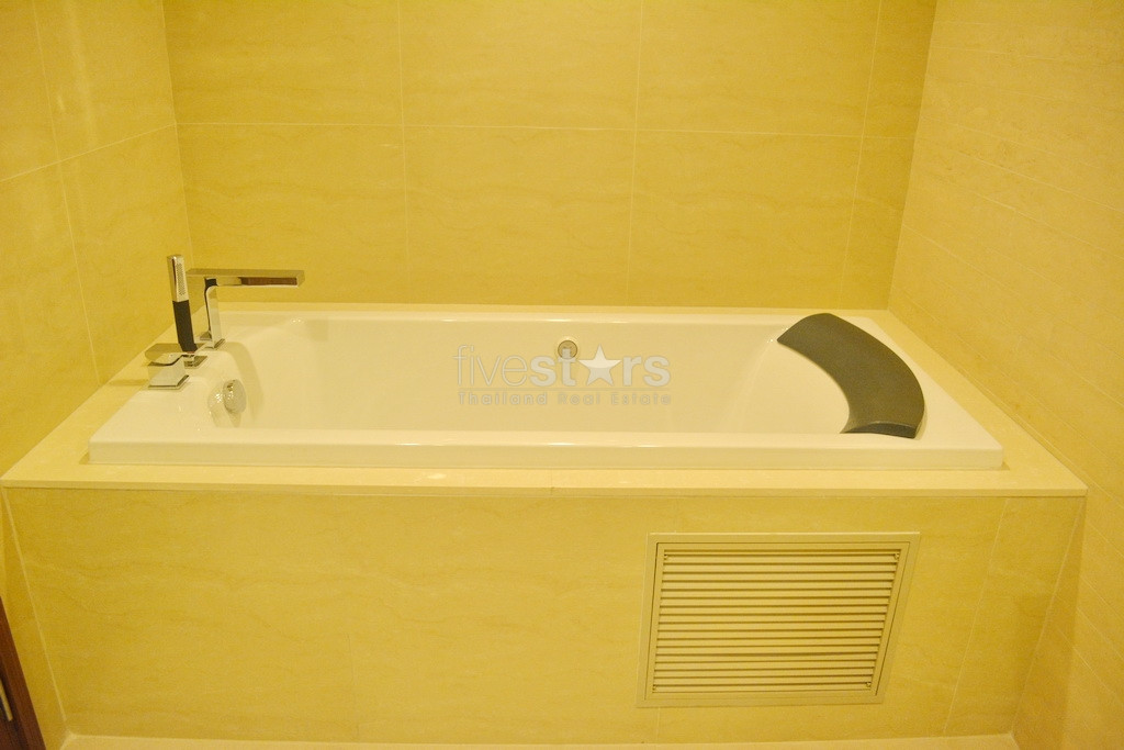 2-bedroom condo in modern residence of Sathorn, photo 7