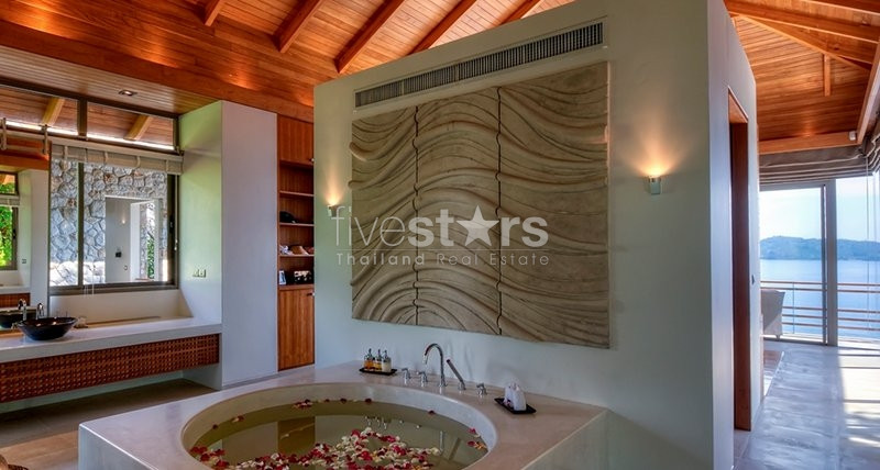 Luxury and prestigious villa nestled in the quiet and protected development of Millionaire’s Mile, photo 7