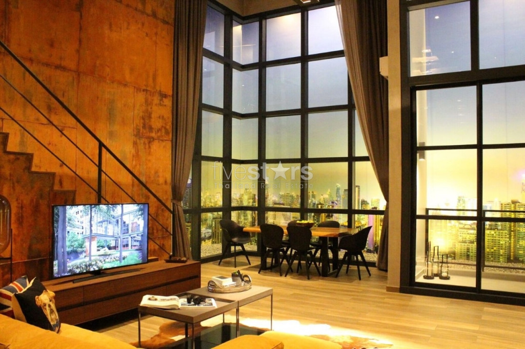 Appartement Penthouse Duplex à vendre, situé au dessus du 40° étage , quartier Asoke.