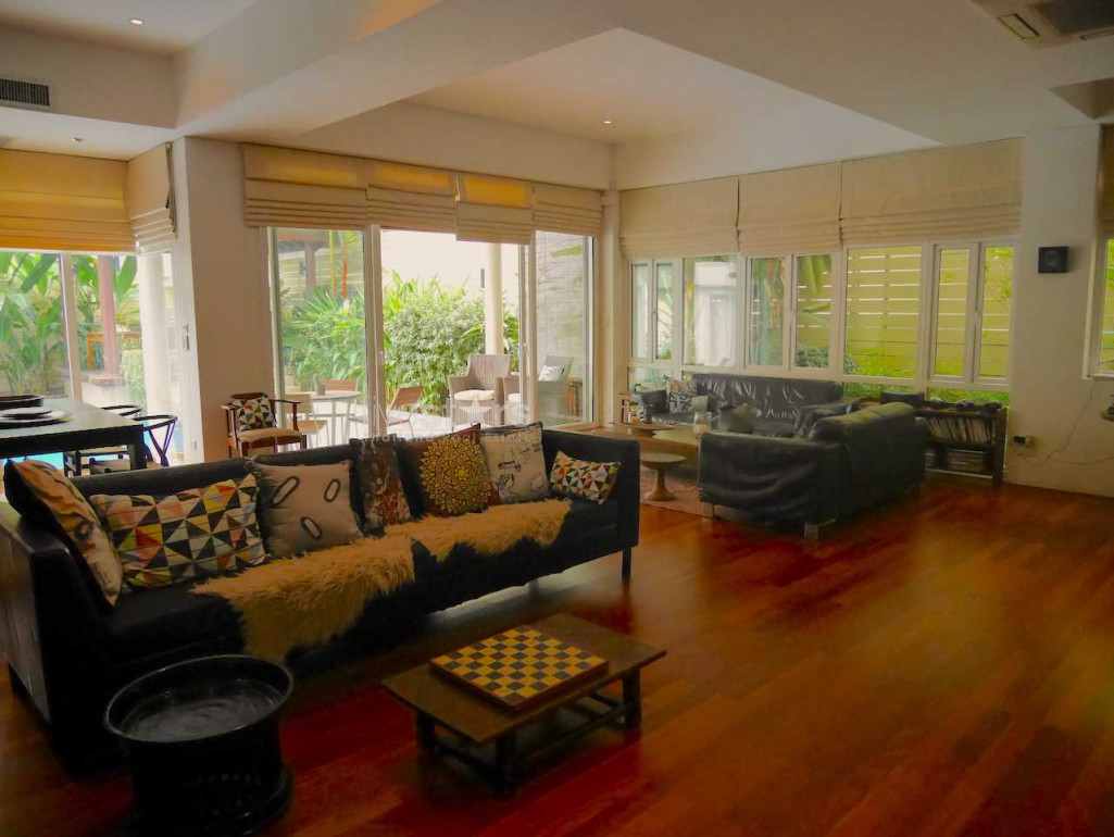 jolie maison avec 4 chambres et piscine privée quartier Phromphong, photo 4