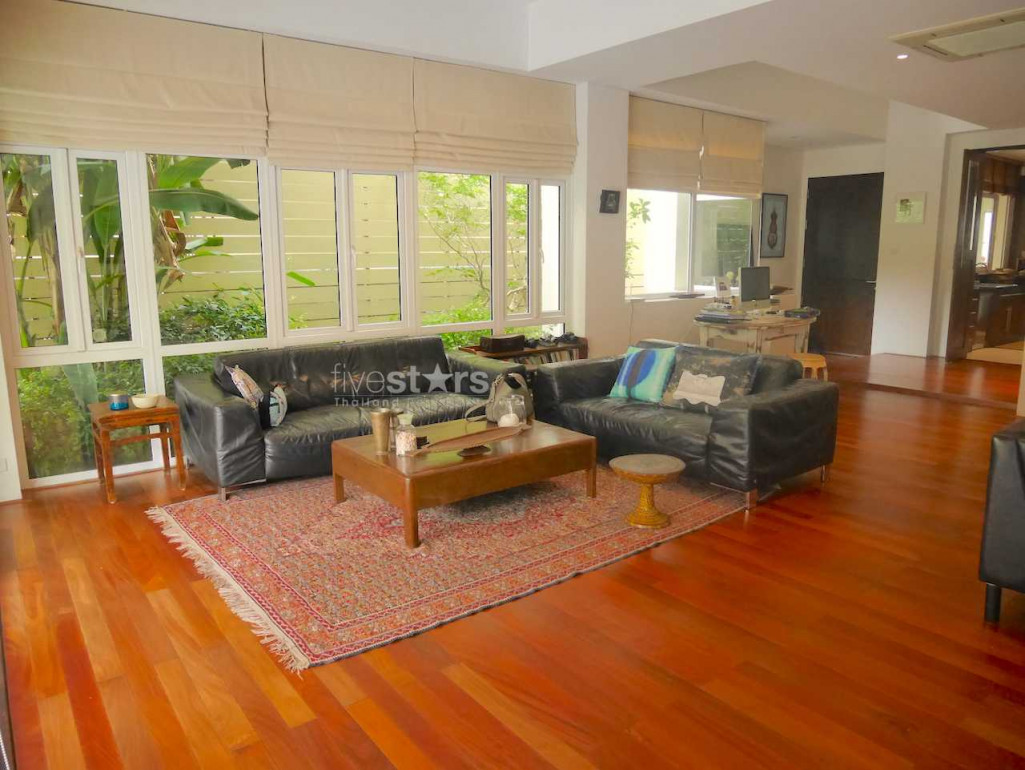 jolie maison avec 4 chambres et piscine privée quartier Phromphong, photo 5
