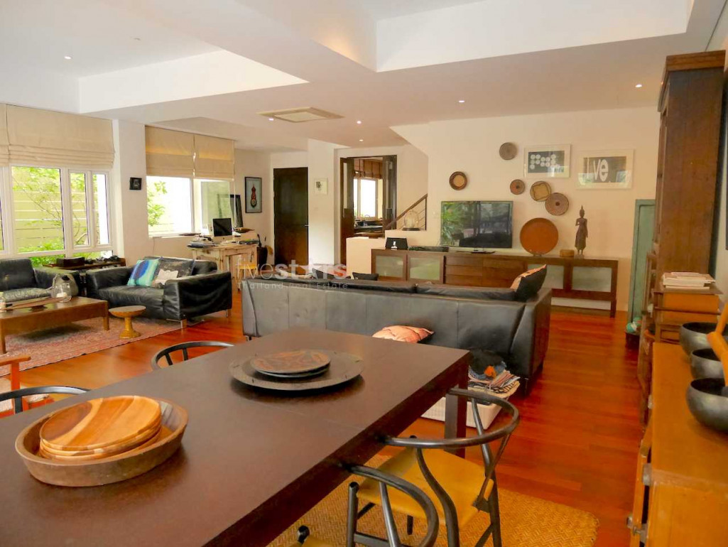 jolie maison avec 4 chambres et piscine privée quartier Phromphong, photo 6
