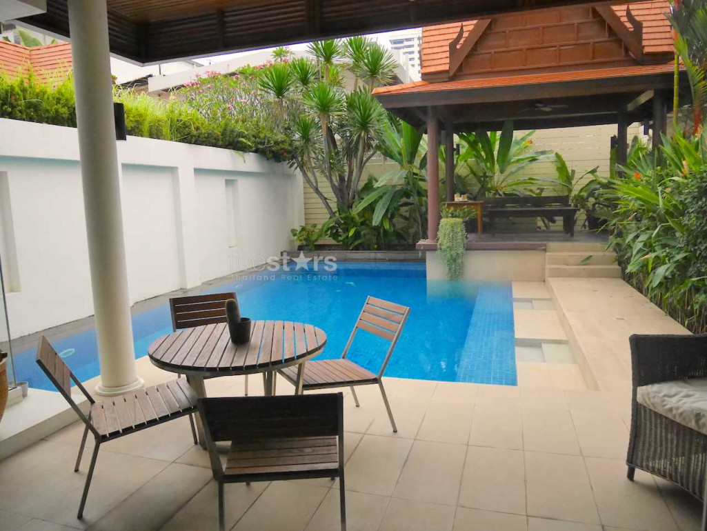 jolie maison avec 4 chambres et piscine privée quartier Phromphong, photo 10