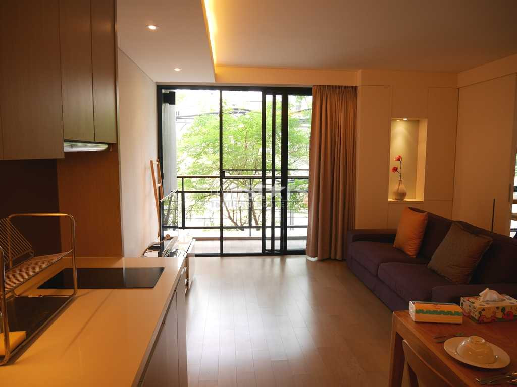 Condo 1 chambre à vendre près de la station BTS Ekkamai