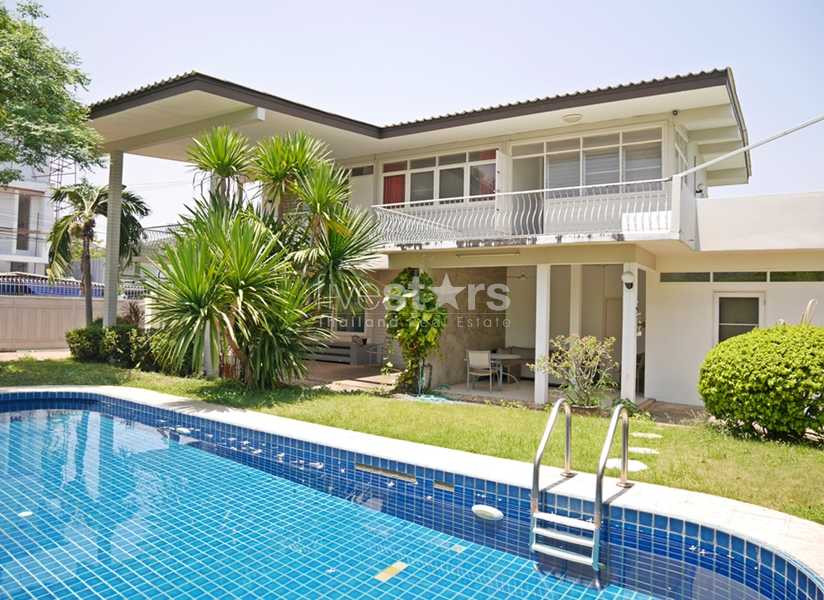 Maison 3 chambres avec piscine privée quartier Pra Khanong