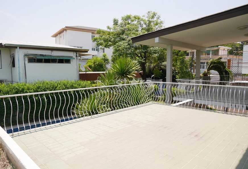 Maison 3 chambres avec piscine privée quartier Pra Khanong, photo 4