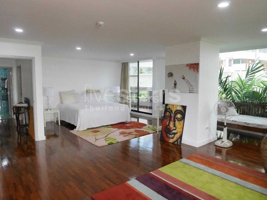 Duplex 3 chambres avec grande terrasse quartier Phromphong, photo 12