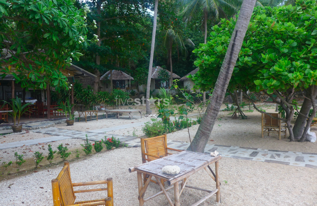 15 bungalows resort on a private beach in Haad Tian