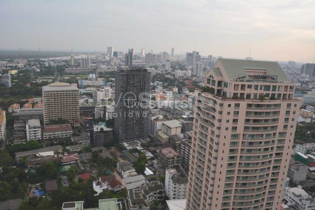 3-bedroom high floor unit for sale in family friendly residence