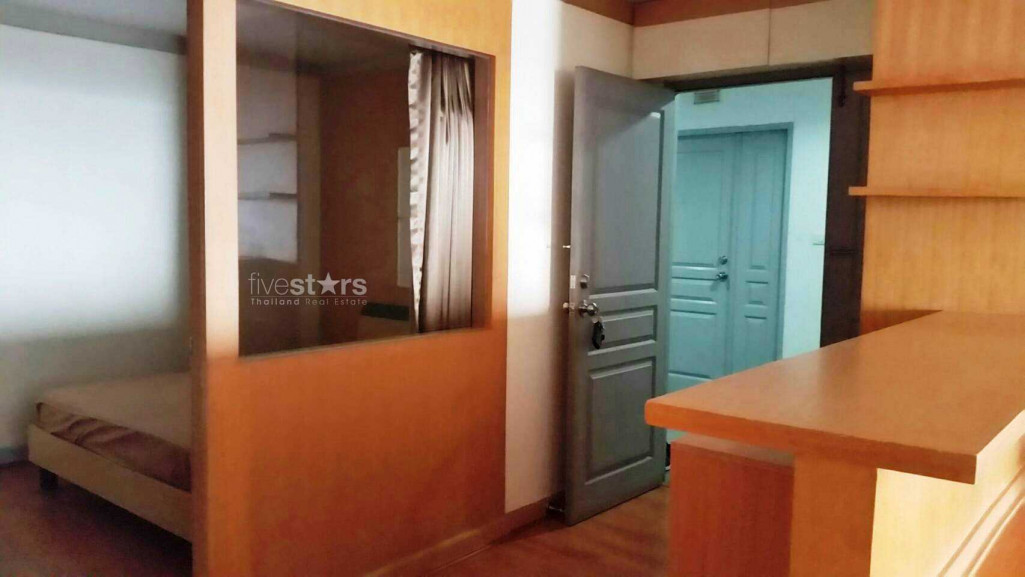 Appartement 2-chambres situé proche de la station de BTS Phrom Phong
