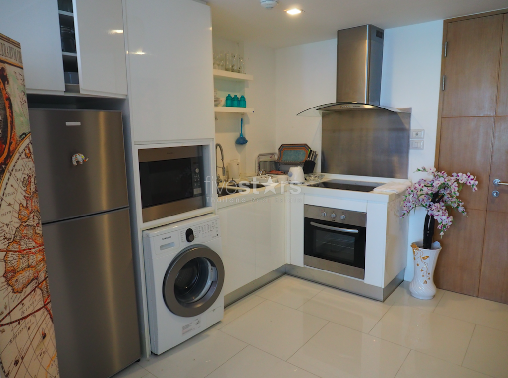Spacious 2-bedrooms apartment in a luxury low-rise beachfront condo, photo 3