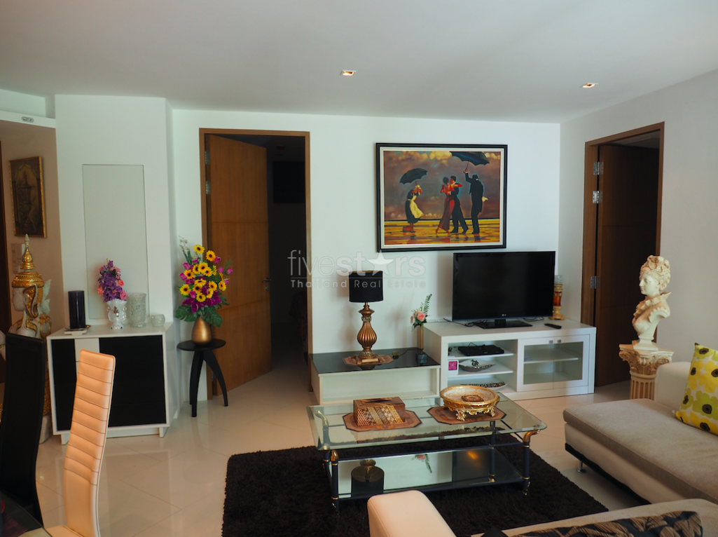 Spacious 2-bedrooms apartment in a luxury low-rise beachfront condo, photo 2