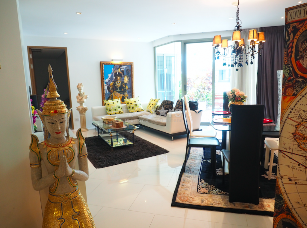 Spacious 2-bedrooms apartment in a luxury low-rise beachfront condo