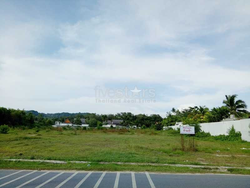 Great plot of land located just 5 minutes from Layan Beach