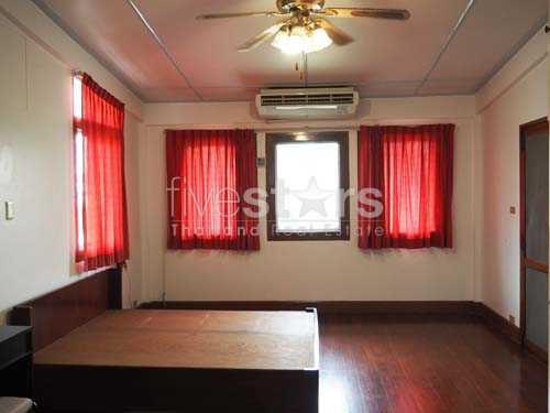 Maison 3-chambres avec un jardin proche de la station de BTS Ari, photo 8