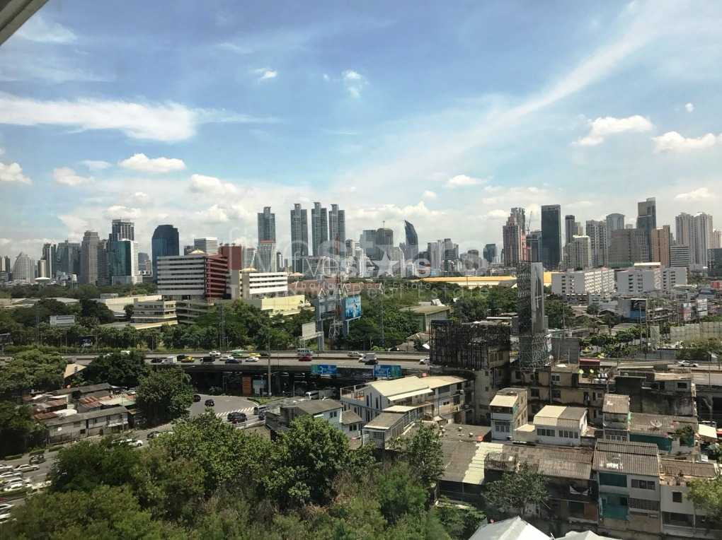 Appartement 2-chambres en étage élevé proche du parc Lumpini