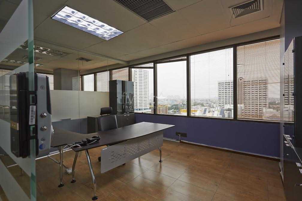 Bureau à louer proche de la station de BTS Udomsuk, photo 3
