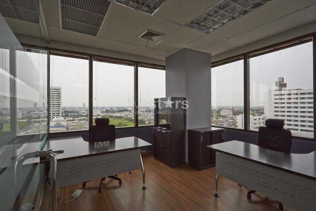 Bureau à louer proche de la station de BTS Udomsuk, photo 4
