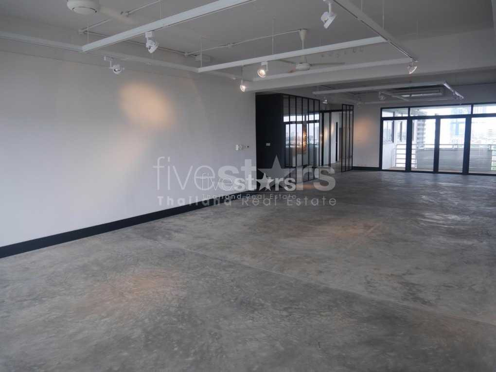 Appartement 4 chambres spacieux à louer quartier Ekamai