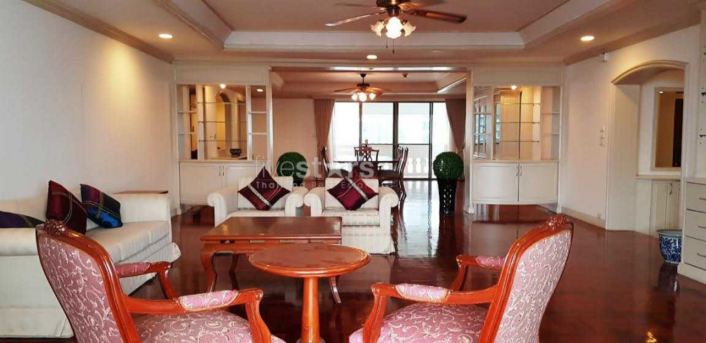 Spacieux appartement de 3-chambres proche de la station de BTS de Phrom Phong