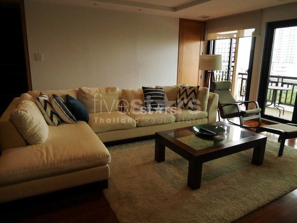Spacieux appartement contemporain dans un quartier calme de Sathorn