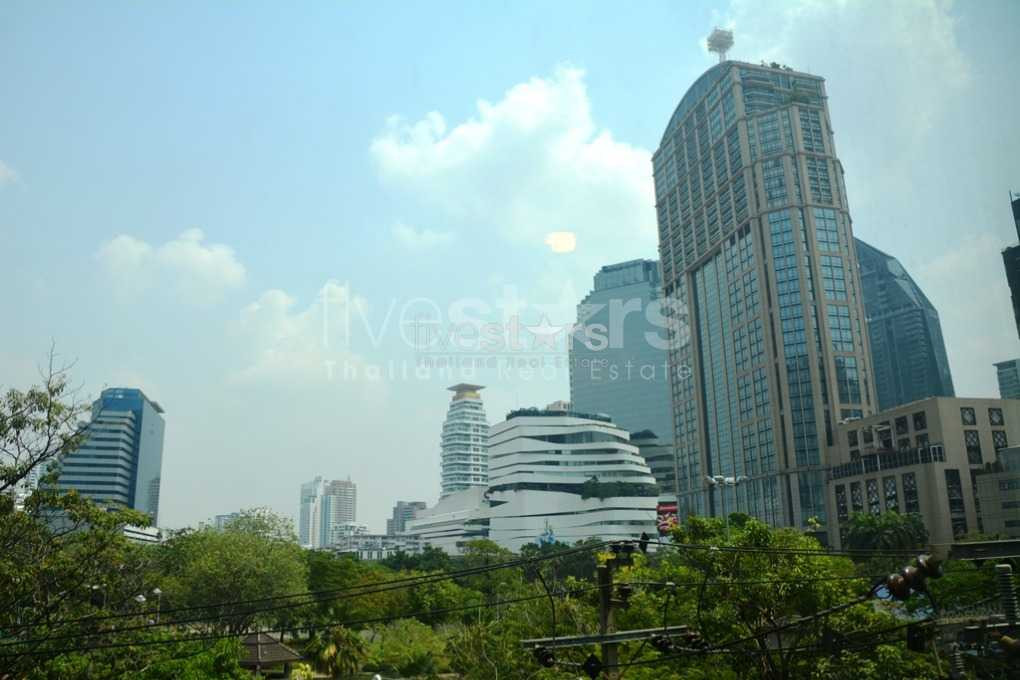 Appartement 3 chambres juste à côté du parc Benjasiri et à 500 mètres du BTS Phromphong