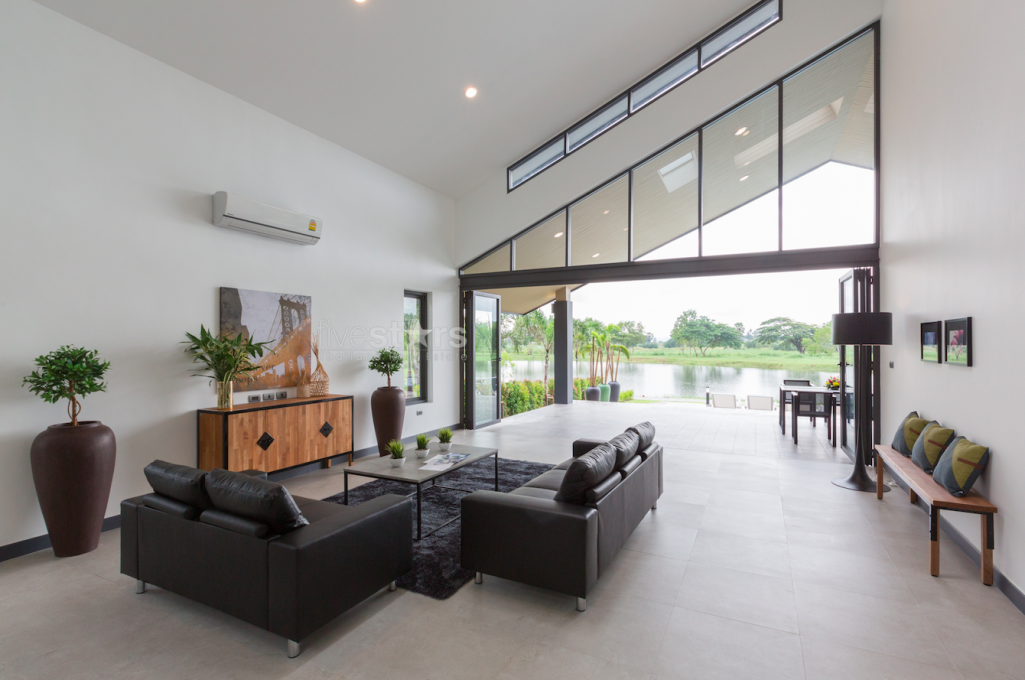 Villa neuve avec piscine privée et vue lac, photo 6