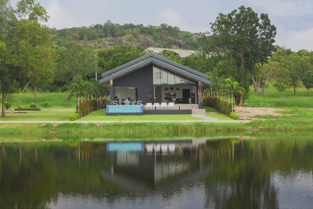 Villa neuve avec piscine privée et vue lac, photo 3