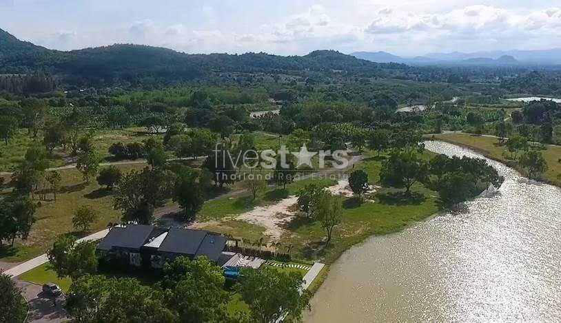Villa neuve avec piscine privée et vue lac, photo 2