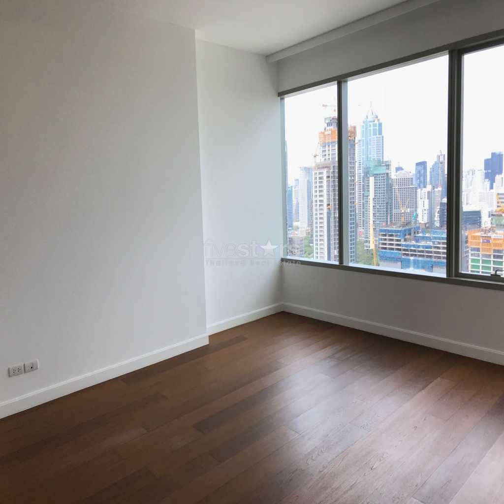 2-Bedroom Luxury Condominium in Rajadamri, photo 3