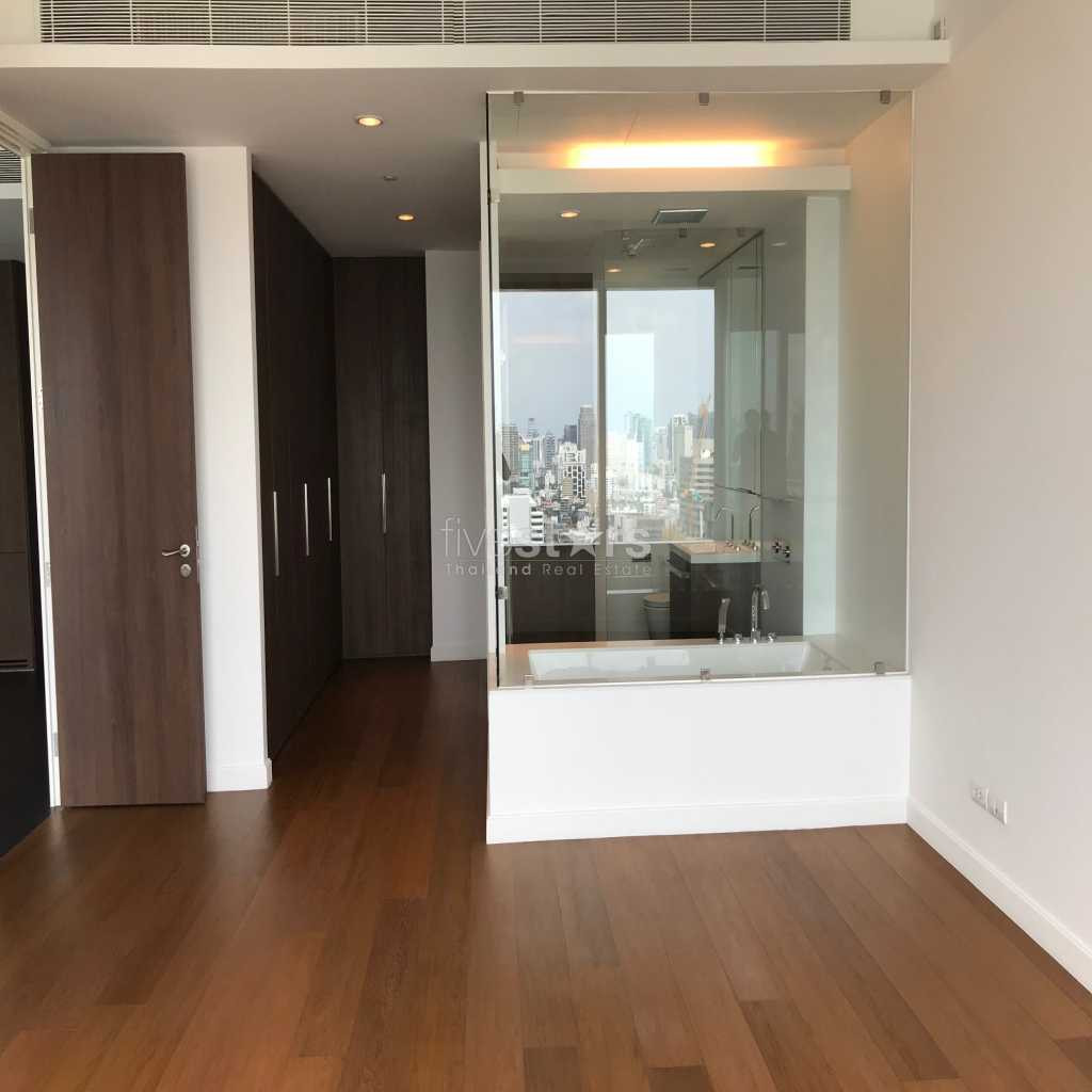 2-Bedroom Luxury Condominium in Rajadamri, photo 4