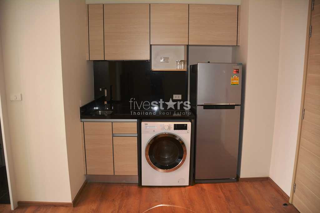 Studio moderne en étage élevé à Sukhumvit 24, photo 8