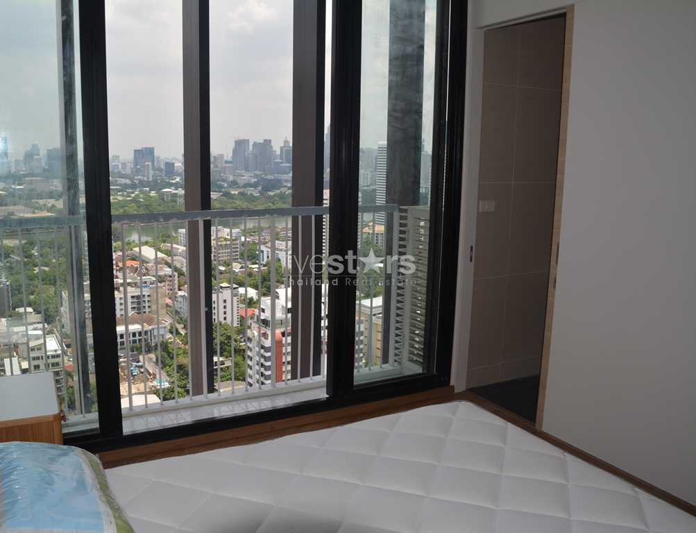 Studio moderne en étage élevé à Sukhumvit 24, photo 3
