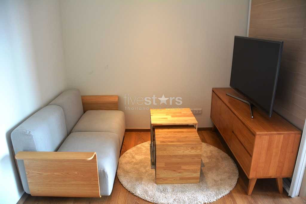 Studio moderne en étage élevé à Sukhumvit 24, photo 5