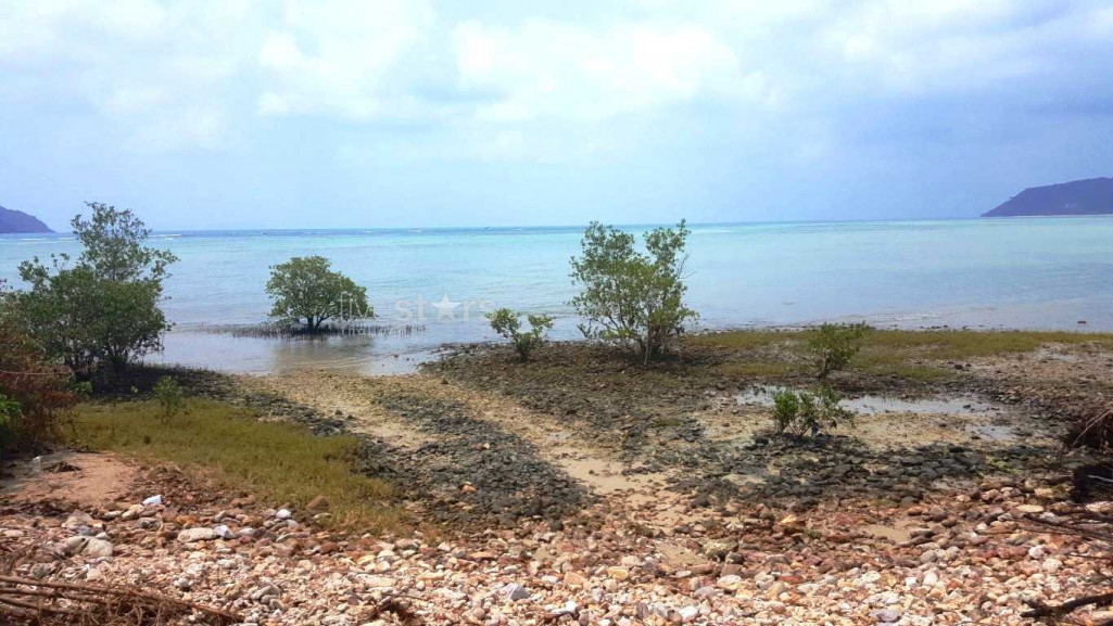 Terrain de 3460 m² en front de mer à Laem Sor