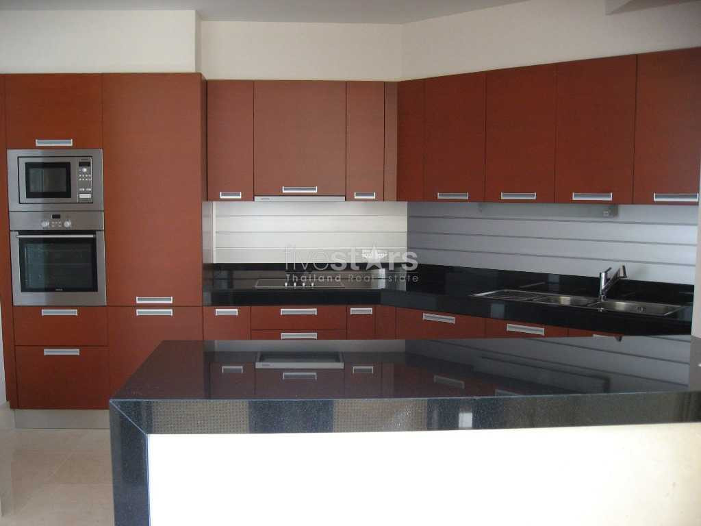 Appartement spacieux de 2 chambres proche du BTS Chong Nonsi