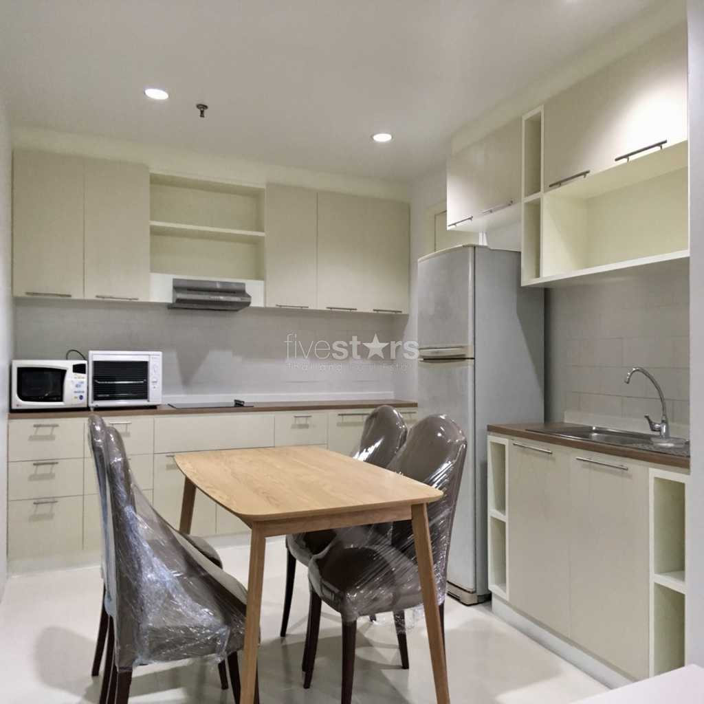 Appartement de 2 chambres entièrement rénové proche du BTS Phrom Phong, photo 4