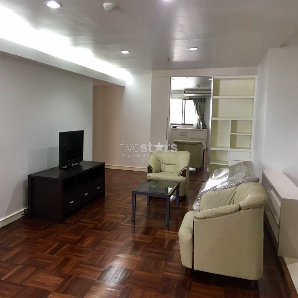Appartement de 2 chambres entièrement rénové proche du BTS Phrom Phong