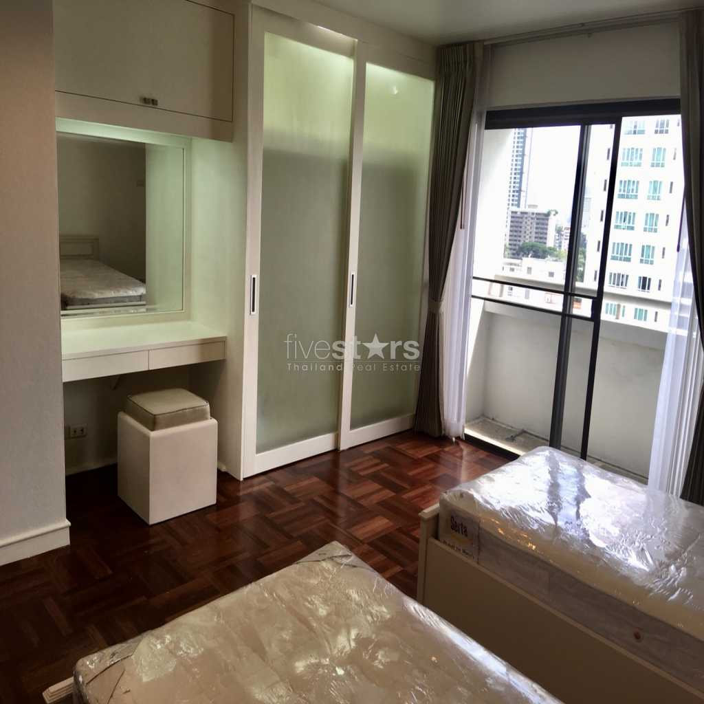 Appartement de 2 chambres entièrement rénové proche du BTS Phrom Phong, photo 6