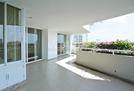 4-bedroom spacious condo for rent on Ekamai