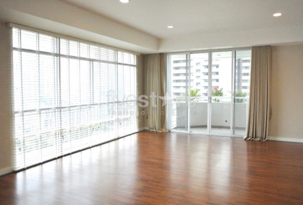 3-bedroom spacious condo for rent on Ekamai