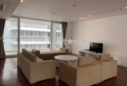 4-bedroom low-rise for rent on Ekkamai