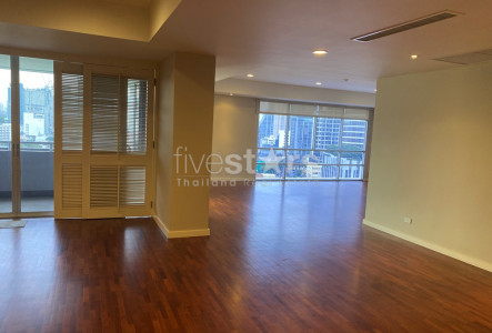Large 3 bedrooms apartment for rent on Ekamai