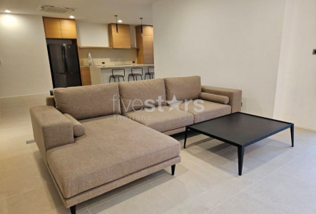 Newly refurbished 4 bedrooms  for rent close Ekamai BTS
