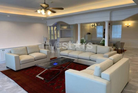 Large 3 Bedroom condo for sale on Ekkamai