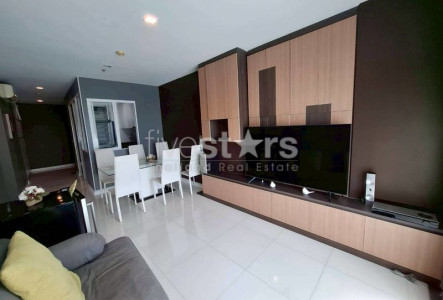 Condo de 3 chambres à vendre sur Phra Khanong
