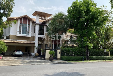 Superluxury house private pool for sale close to Phra Khanong BTS Station