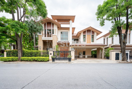 Luxury house private pool in compound on Phrakanong area